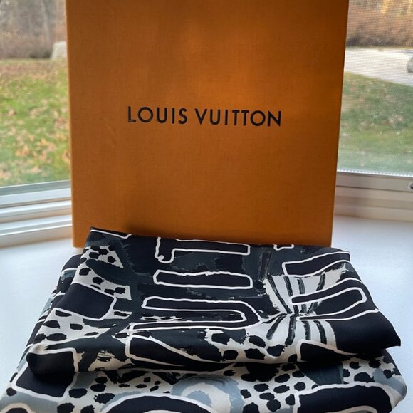 Louis Vuitton Silk Scarf Reversible Pink/Black (141979) - Picture 1 of 5
